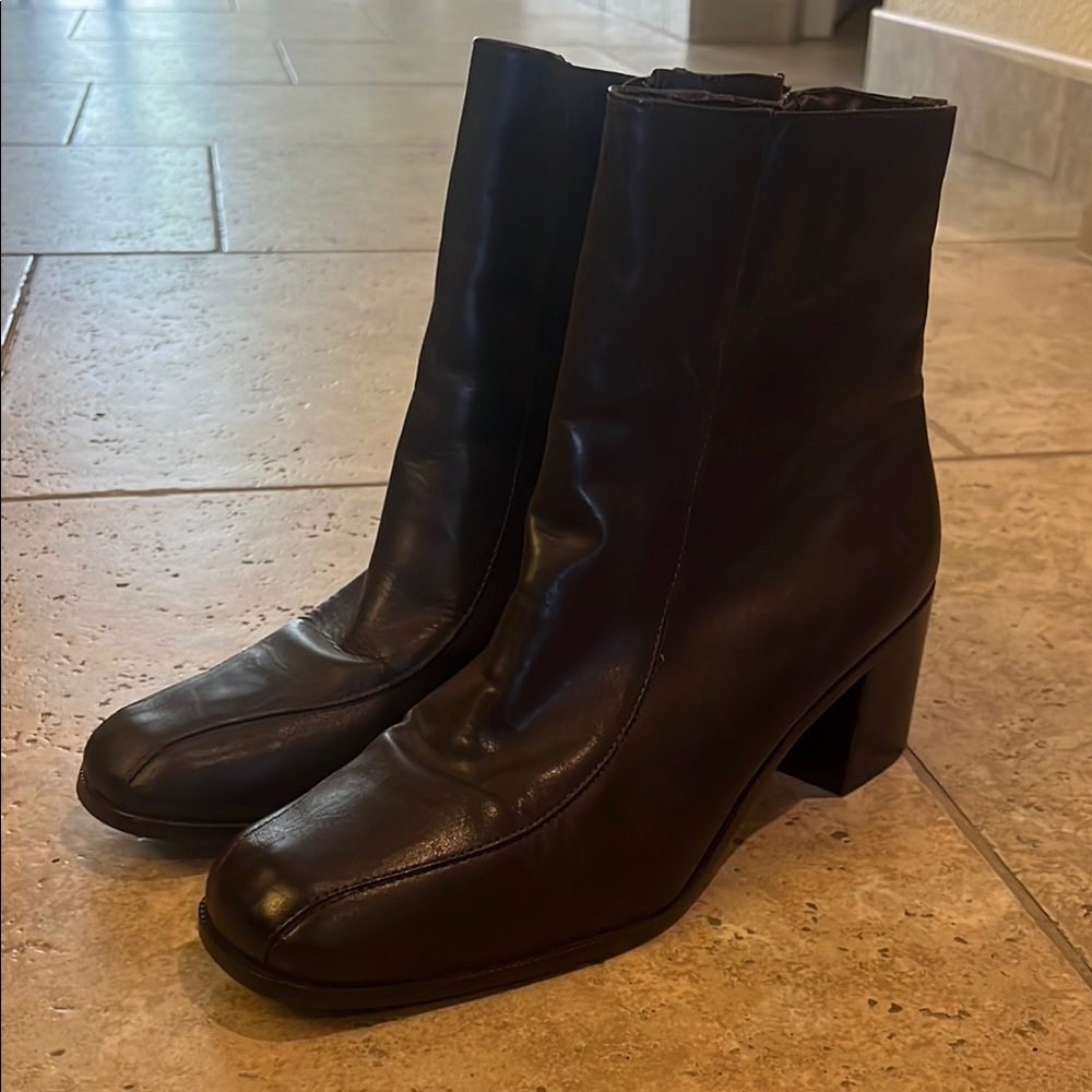 Dark brown upper leather booties with block heel